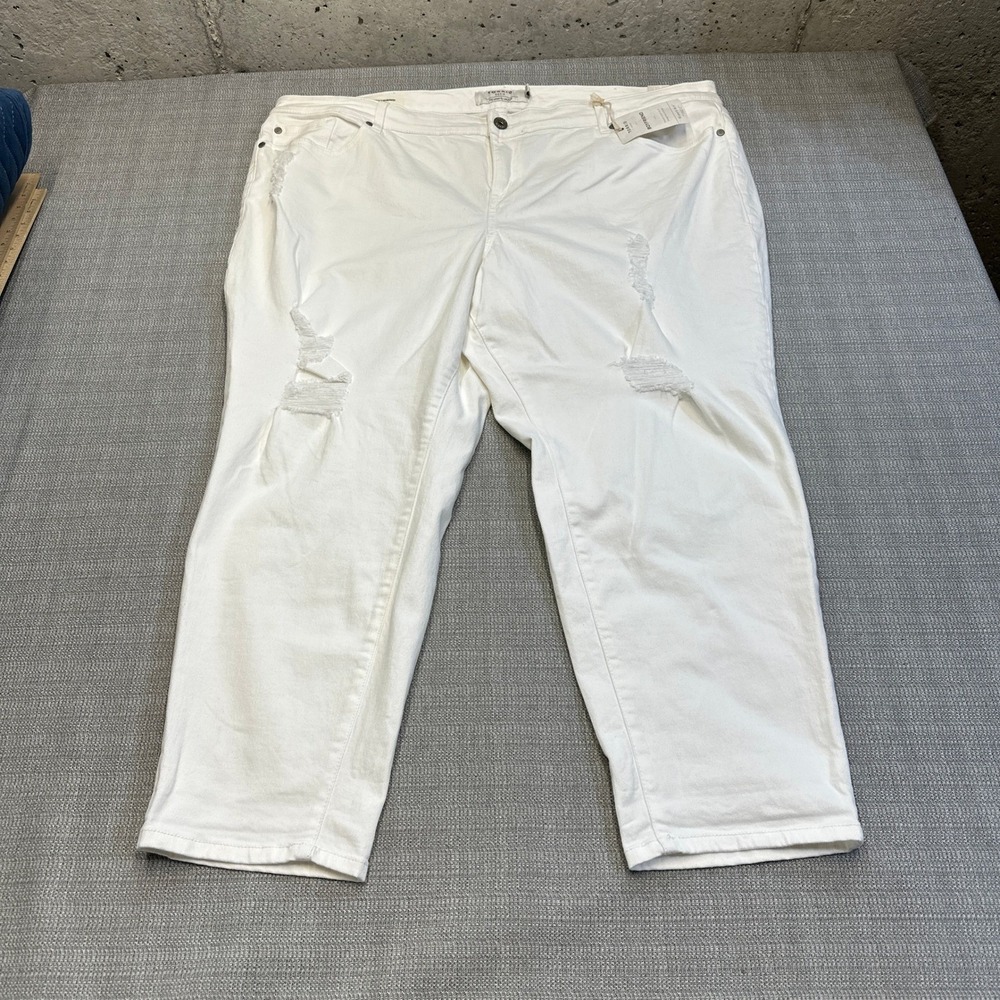 New Torrid Boyfriend White Distressed Jeans Cropped Plus‎ Size 26 Short